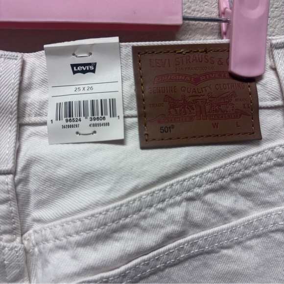 NWT Levi’s Cream Colored Original Cropped Straight Leg Jeans - Sz 26 - Picture 7 of 9